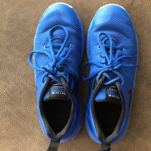 nike boys basketball shoes